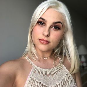 Meet your Posher, Chloe